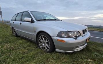 Volvo V40 T4 Facelift Gen 1 1998-2004 in onderdelen beschikbaar voor biedingen
