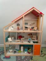 Houten poppenhuis met veel toebehoren, Kinderen en Baby's, Speelgoed | Poppenhuizen, Ophalen of Verzenden, Gebruikt