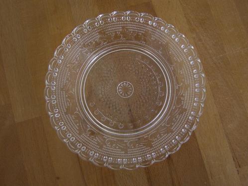 Mooi bewerkt glazen schaaltje, 12,5 cm doorsnee, Antiek en Kunst, Antiek | Glas en Kristal, Ophalen of Verzenden
