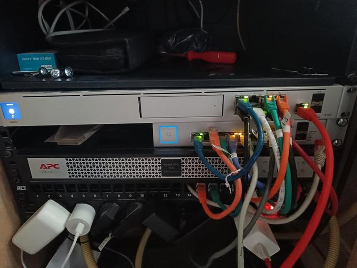 Ubiquiti UDM Dream Machine Pro - Krachtige Netwerkoplossing, Computers en Software, Netwerk switches, Gebruikt, Verzenden