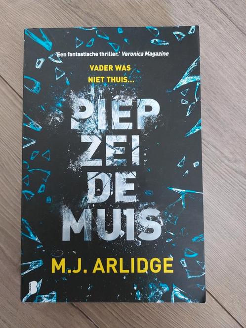 M.J. Arlidge - Piep zei de muis, Boeken, Thrillers, Zo goed als nieuw, Nederland, Ophalen of Verzenden