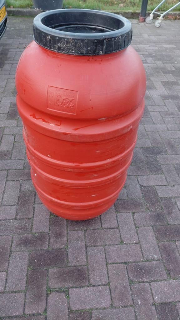 Kunststof vaten  220 liter!, Tuin en Terras, Regentonnen, Gebruikt, Kunststof, 75 tot 150 liter, Ophalen of Verzenden