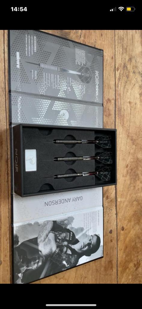 Unicorn Gary Anderson Noir 90% tungsten dartpijlen 25 gram., Sport en Fitness, Darts, Zo goed als nieuw, Pijlen, Ophalen of Verzenden