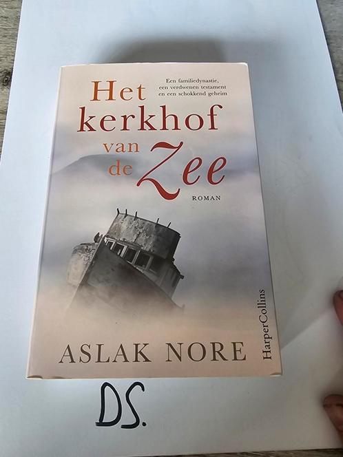 Aslak Nore - Het kerkhof van de zee, Boeken, Romans, Zo goed als nieuw, Nederland, Ophalen of Verzenden