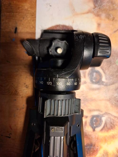Bilora statief met vloeistofgedempte video neigkop, Audio, Tv en Foto, Fotografie | Statieven en Balhoofden, Gebruikt, Driepoot