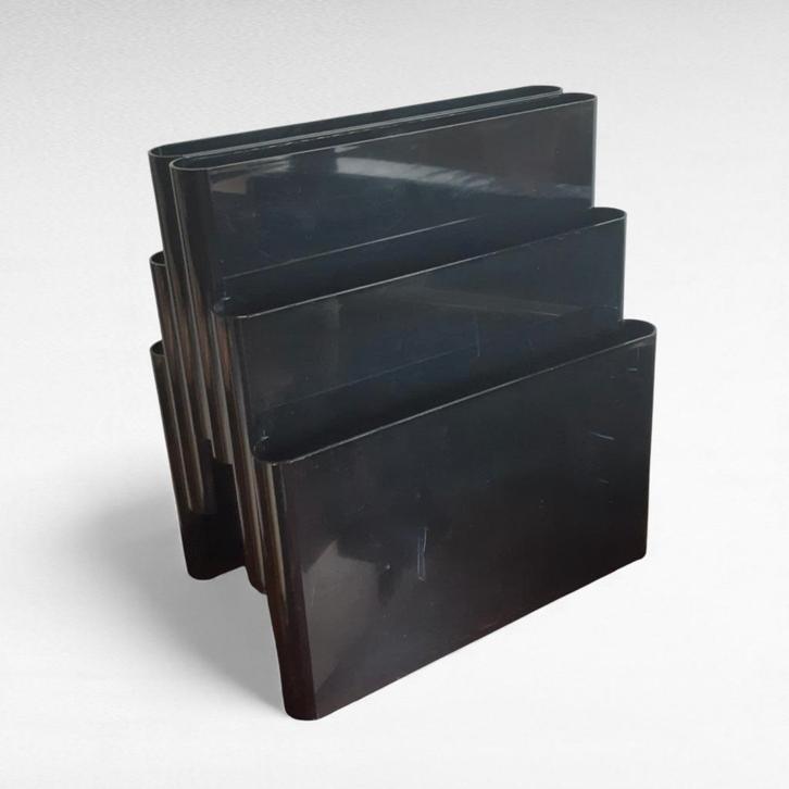 Iconische design lectuurbak van G. Stoppino, Kartell, Italië, Huis en Inrichting, Woonaccessoires | Krantenbakken en Lectuurbakken