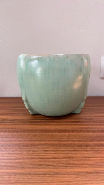Art deco mintgroene bloempot beschikbaar voor biedingen