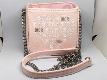 Tasje met ketting om te dragen Rose is a rose Christian Dior beschikbaar voor biedingen