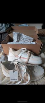 Pull & Bear Sneakers - Maat 39, Beige, Nieuw, Ophalen of Verzenden, Sneakers of Gympen