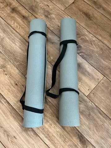 2x yogamat (yoga gym mat) grijs met draagband beschikbaar voor biedingen