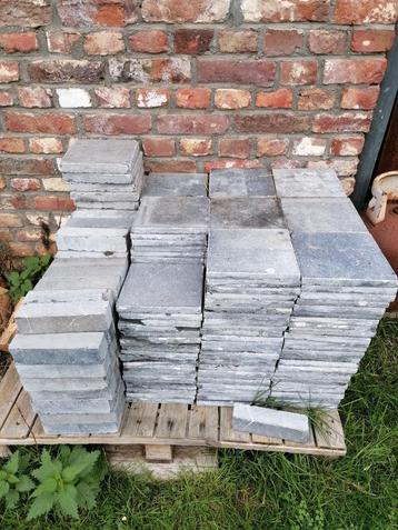 blauwe hardsteen tegels 20x20x2cm beschikbaar voor biedingen