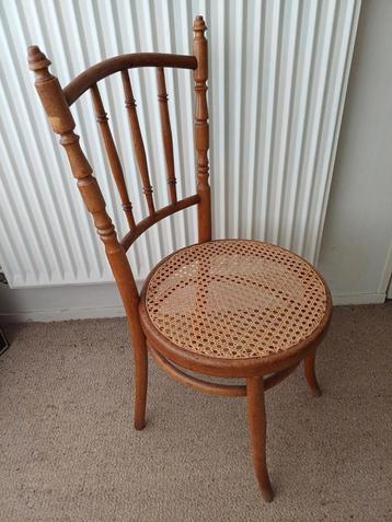 Antieke Thonet stoelen. beschikbaar voor biedingen