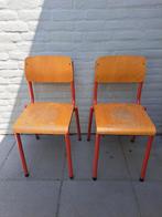 stoelen uit oude basisschool, Ophalen, Gebruikt, Twee, Metaal