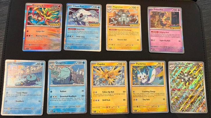 Alle 9 promo’s Surging Sparks Pokemon, Hobby en Vrije tijd, Verzamelkaartspellen | Pokémon, Nieuw, Losse kaart, Foil, Ophalen