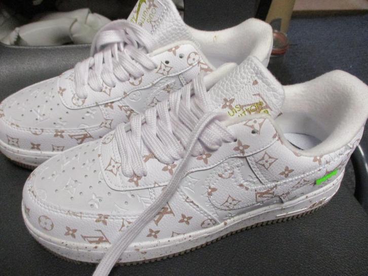 NIKE AIR LOUIS VUITTON SNEAKERS maat 40 NIEUW, Kleding | Dames, Schoenen, Nieuw, Sneakers of Gympen, Wit, Ophalen of Verzenden