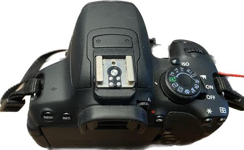 Canon ES700D body ➕lens EFS18-55, Audio, Tv en Foto, Fotocamera's Digitaal, Zo goed als nieuw, Spiegelreflex, Canon, Ophalen of Verzenden