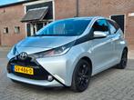 Toyota Aygo 1.0 12V Vvt-i Ddrs 2015 Grijs Camera Cruise elek, Voorwielaandrijving, Stof, Euro 6, 4 stoelen
