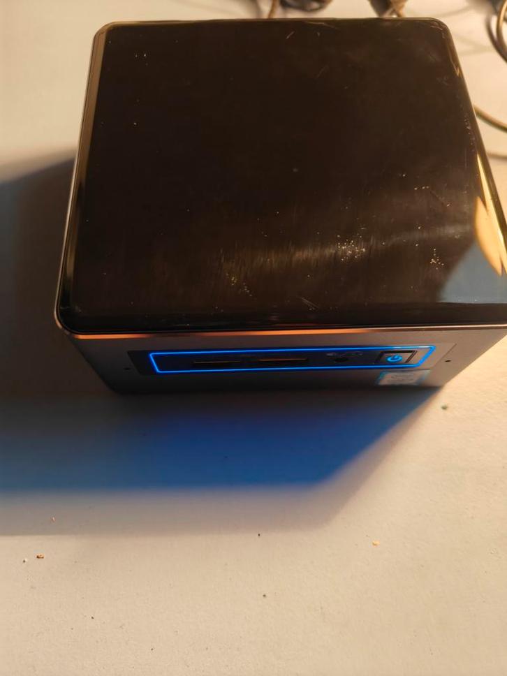 Intel nuc8 I3, Computers en Software, Barebones, Zo goed als nieuw, Ophalen of Verzenden