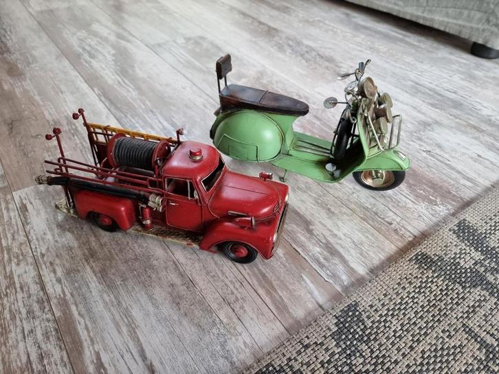 Blikken brandweerauto en scooter - Vespa - handgemaakt, Huis en Inrichting, Woonaccessoires | Overige, Zo goed als nieuw, Ophalen of Verzenden