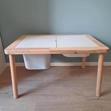 Flisat kindertafel beschikbaar voor biedingen