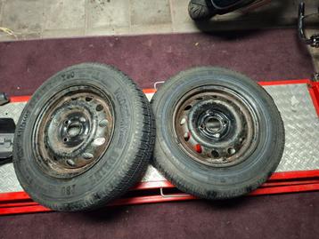 2 aanhanger band met velg beschikbaar voor biedingen