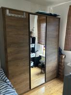 Kledingkast met spiegel  / Wardrobe with mirror, Huis en Inrichting, Kasten | Kledingkasten, Ophalen, 150 tot 200 cm, Met hangruimte