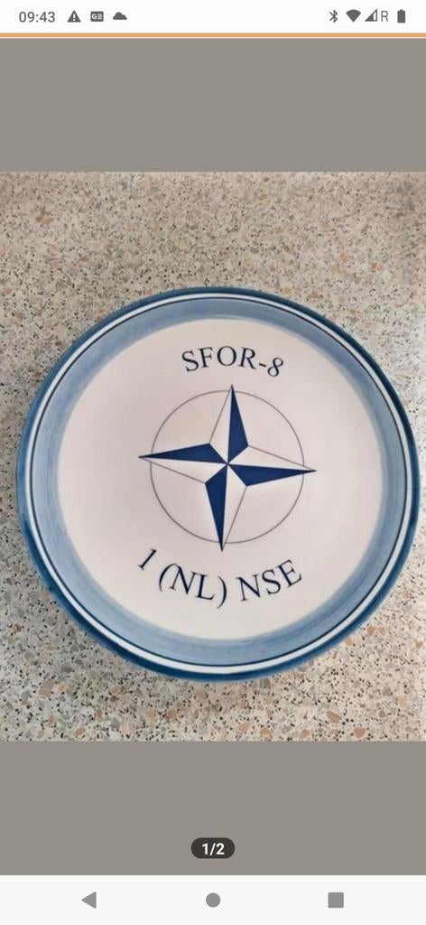 Militaria NL leger SFOR-8 1(NL) Delfts blauw gedenkbord, Ophalen of Verzenden, Nieuw, Wandklok