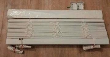 Gloednieuw! PVC houtlook jaloezie Floris wit 50mm beschikbaar voor biedingen