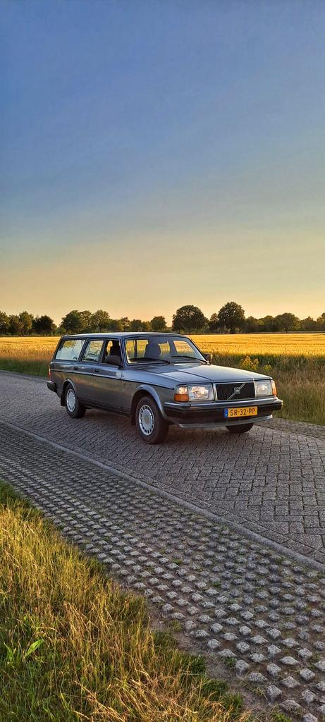 Volvo 240 2.3 GL B6 1987 Grijs, Auto's, Volvo, Particulier, Bluetooth, Mistlampen, Radio, Trekhaak, USB, Benzine, Stationwagon