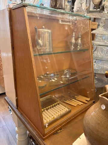 Antieke Vintage Vitrinekast Toonbank Display beschikbaar voor biedingen