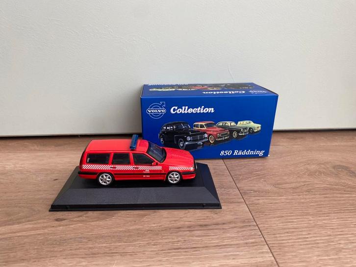 Volvo 850 Reddingstjänsten schaalmodel in doos, Hobby en Vrije tijd, Modelauto's | 1:18, Gebruikt, Auto, Overige merken, Ophalen