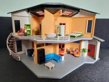 Playmobil huis met inrichting: badkamer, slaapkamer, keuken beschikbaar voor biedingen