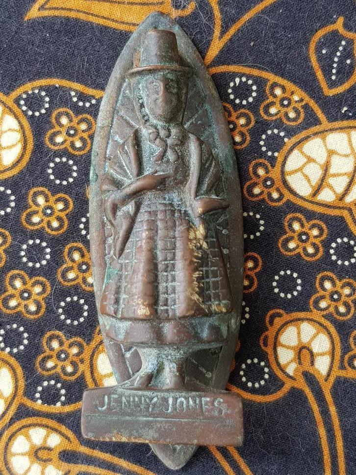 Antieke deurklopper uit Engeland met Jenny Jones 11,5 cm., Antiek en Kunst, Antiek | Koper en Brons, Koper, Ophalen of Verzenden