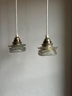 Vintage set 2 witte roos mat glazen hanglamp bloem sier, Huis en Inrichting, Lampen | Hanglampen, Ophalen of Verzenden, Glas, Minder dan 50 cm
