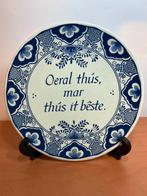 Delfts Blauw Wandbord - Oeral thús, mar thús it bêste, Antiek en Kunst, Antiek | Wandborden en Tegels, Ophalen of Verzenden