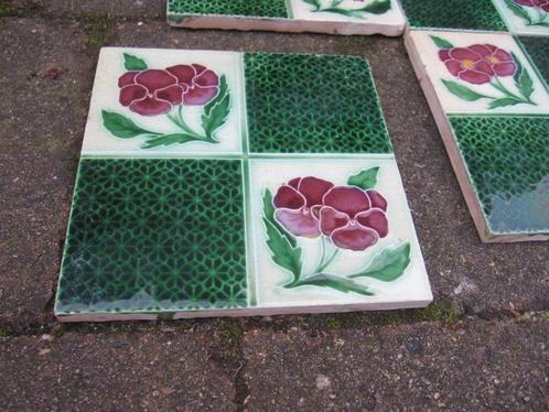 10 antieke wandtegels, groen met rode bloem 15x15cm, Antiek en Kunst, Antiek | Wandborden en Tegels, Ophalen