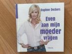Even aan mijn moeder vragen -- Daphne Deckers, Boeken, Tijdschriften en Kranten, Verzenden, Zo goed als nieuw
