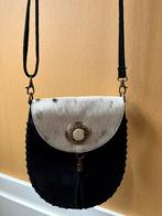 Boho suède tas schoudertas hippie koeienbont, Sieraden, Tassen en Uiterlijk, Tassen | Schoudertassen, Ophalen of Verzenden, Zo goed als nieuw