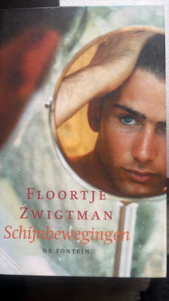 Floortje Zwigtman - Schijnbewegingen. Hardcover., Boeken, Kinderboeken | Jeugd | 13 jaar en ouder, Zo goed als nieuw, Ophalen of Verzenden