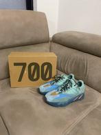Yeezy 700v1 faded blue, Kleding | Heren, Schoenen, Nieuw, Sneakers of Gympen, Yeezy Adidas, Verzenden