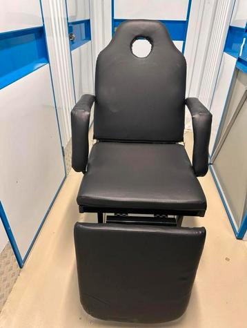 Fully adjustable massage, wellness and treatment table beschikbaar voor biedingen