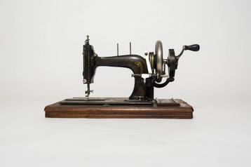 Stokoude naaimachine uit1860-1890