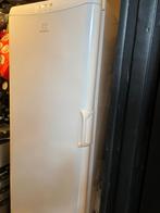 Vriezer Indesit, Ophalen, 160 cm of meer, Zo goed als nieuw, Vrijstaand