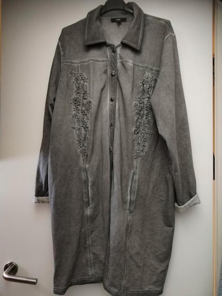 Yesta Jurk/Jas - Grijze Gothic met Details X, Kleding | Dames, Jurken, Zo goed als nieuw, Maat 46/48 (XL) of groter, Grijs, Onder de knie