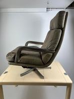 Opknapper fauteuil DON voor W Knoll, Ophalen