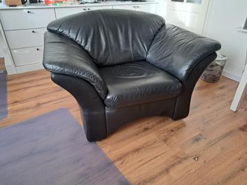 Twee luxe fauteuils, zwart leer beschikbaar voor biedingen