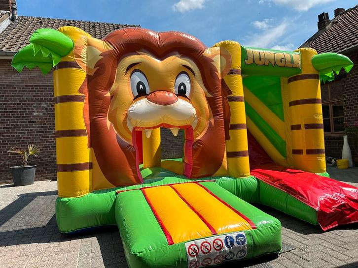 Leeuw springkussen 4x5 meter te huur, Hobby en Vrije tijd, Feestartikelen | Verhuur, Zo goed als nieuw, Overige, Ophalen