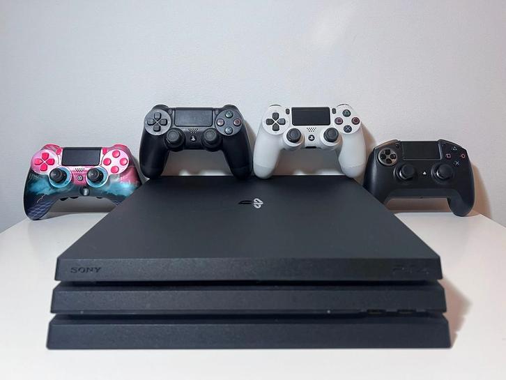 PS4 PRO + Meerdere (Pro) Controllers, Spelcomputers en Games, Spelcomputers | Sony PlayStation 4, Zo goed als nieuw, Pro, 1 TB