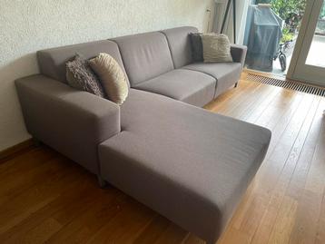 Te koop bankstel met lounge gedeelte beschikbaar voor biedingen