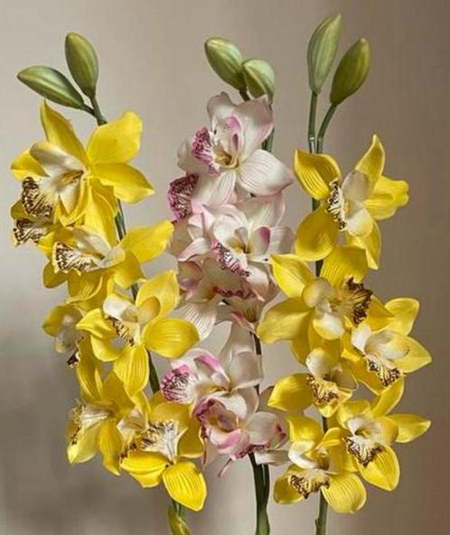 Twee takken met gele en één tak met roze orchideeën bloemen, Huis en Inrichting, Woonaccessoires | Kunstplanten en Kunstbloemen